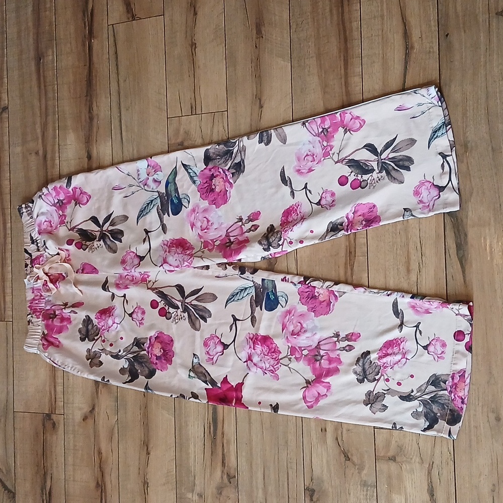 Victoria's Secret Pink Roses Satin Lounge Pajama Pants With Pockets. Size XS - Picture 10 of 17